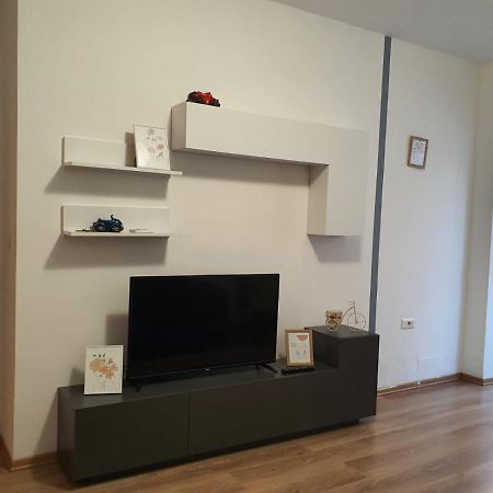 Heris'S Apartment Tirana Buitenkant foto