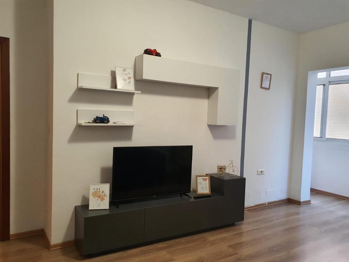 Heris'S Apartment Tirana Buitenkant foto