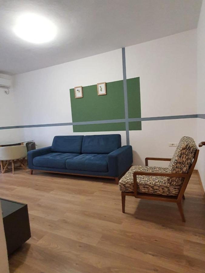 Heris'S Apartment Tirana Buitenkant foto