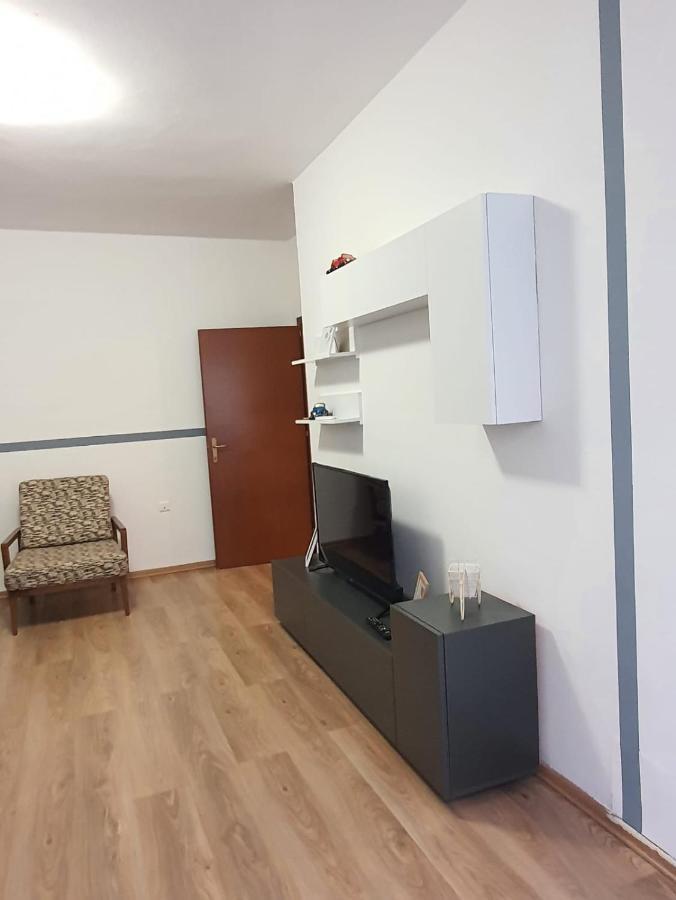 Heris'S Apartment Tirana Buitenkant foto